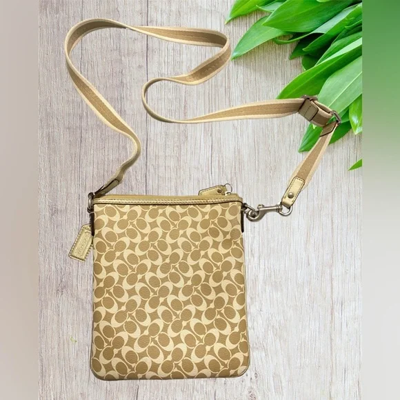 Coach Crossbody - Picture 2 of 2